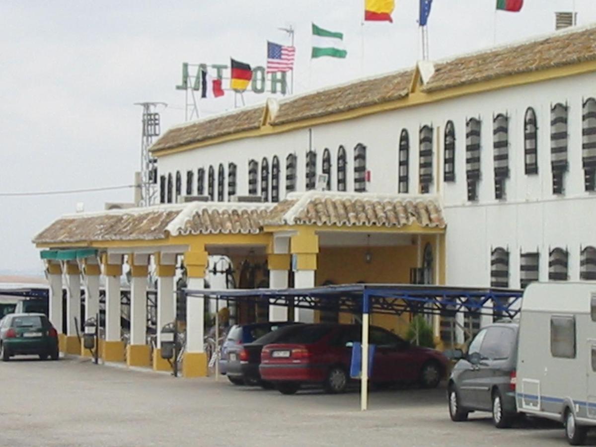 Hostal-Restaurante El Paisano Гуадалема-де-лос-Кинтерос Экстерьер фото