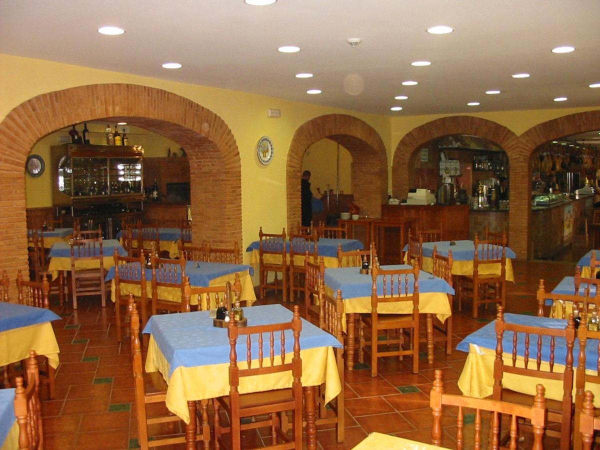 Hostal-Restaurante El Paisano Гуадалема-де-лос-Кинтерос Экстерьер фото