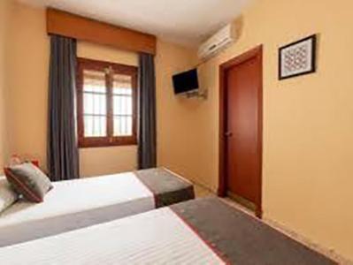 Hostal-Restaurante El Paisano Гуадалема-де-лос-Кинтерос Экстерьер фото